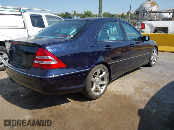 2007 Mercedes-Benz C 230 Sport с VIN WDBRF52HX7F906166, выставлен на аукционе IAAI как лот 42440243 с пробегом 82 522 миль миль и . История ставок и продаж доступна на DreamBid. Изображение 4.