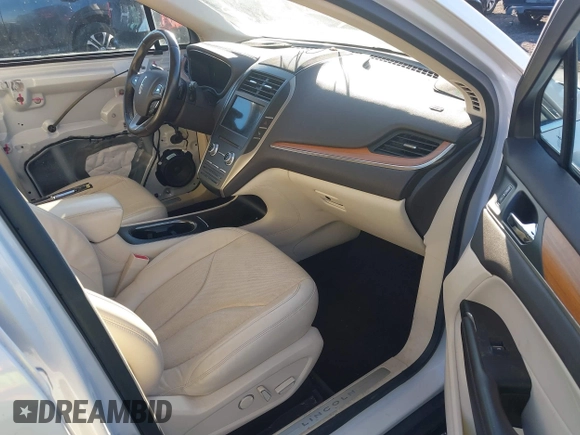 2016 Lincoln MKC Reserve with VIN 5LMTJ3DH9GUJ21388, listed as a IAAI auction lot 41248130 with 106,258 mi miles and . Bid and sale history available at DreamBid. Image 5.