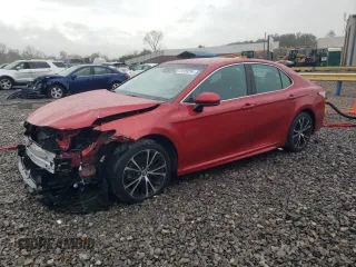 2020 Toyota Camry SE z VIN 4T1G11AK1LU360789, wystawiony jako Copart lot #81558294 z przebiegiem 104 697 mil mil oraz Szkoda całkowita • Salvage title. Historia ofert i sprzedaży dostępna na DreamBid. Obrazek 1.