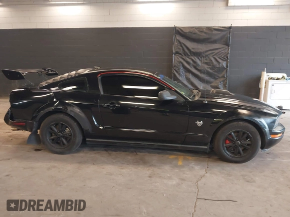 2009 Ford Mustang with VIN 1ZVHT80N695142483, listed as a IAAI auction lot 42672035 with 201,019 mi miles and . Bid and sale history available at DreamBid. Image 13.