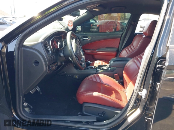 2019 Dodge Charger SRT Hellcat z VIN 2C3CDXL91KH749445, wystawiony jako IAAI lot #42300340 z przebiegiem 68 224 mil mil oraz . Historia ofert i sprzedaży dostępna na DreamBid. Obrazek 5.
