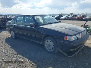 1997 Volvo S90 with VIN YV1KS960XV1115179, listed as a IAAI auction lot 40556853 with 115,660 mi miles. Bid and sale history available at carsss.com. Image 1.