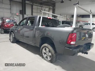 2018 Ram 1500 Express z VIN 1C6RR7KG2JS277259, wystawiony jako IAAI lot #40986520 z przebiegiem 63 916 mil mil oraz . Historia ofert i sprzedaży dostępna na DreamBid. Obrazek 3.