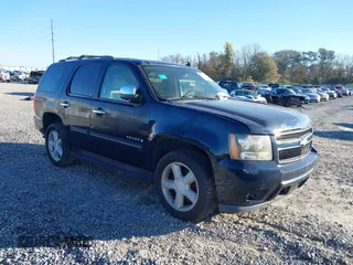 2008 Chevrolet Tahoe 1LT z VIN 1GNFC13J18J107597, wystawiony jako IAAI lot #38245407 z przebiegiem 152 950 mil mil oraz . Historia ofert i sprzedaży dostępna na DreamBid. Obrazek 1.