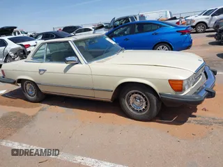 1981 Mercedes-Benz 380 380SL with VIN WDBBA45A0BB004442, listed as a IAAI auction lot 42124354 with 177,453 mi miles. Bid and sale history available at carsss.com. Image 13.