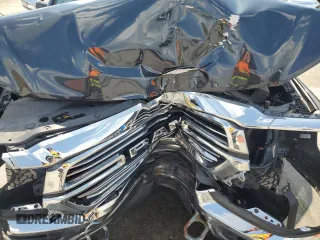 2020 Ram 1500 Laramie z VIN 1C6SRFJT2LN217803, wystawiony jako Copart lot #61390795 z przebiegiem 82 172 mil mil oraz Szkoda całkowita • Salvage title. Historia ofert i sprzedaży dostępna na DreamBid. Obrazek 11.