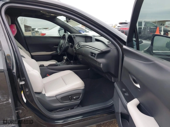 2019 Lexus UX with VIN JTHY3JBH8K2013667, listed as a IAAI auction lot 41635062 with 75,863 mi miles. Bid and sale history available at carsss.com. Image 5.