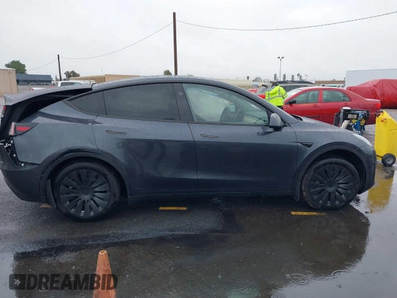 2024 Tesla Model Y Long Range with VIN 7SAYGDEE5RA241433, listed as a IAAI auction lot 41569277 with 7,490 mi miles. Bid and sale history available at carsss.com. Image 12.