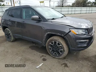 2019 Jeep Compass Trailhawk with VIN 3C4NJDDB0KT775734, listed as a Copart auction lot 50726555 with 81,812 mi miles and Salvage Title. Bid and sale history available at carsss.com. Image 4.