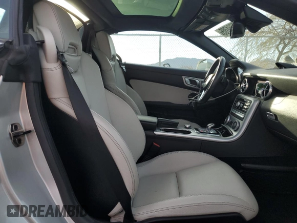 2016 Mercedes-Benz SLK 300 z VIN WDDPK3JA6GF121811, wystawiony jako Copart lot #87761705 z przebiegiem 27 272 mil mil oraz Szkoda całkowita • Salvage title. Historia ofert i sprzedaży dostępna na DreamBid. Obrazek 10.