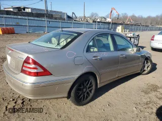2005 Mercedes-Benz C 240 with VIN WDBRF81J05F680044, listed as a Copart auction lot 88118585 with Not Provided miles and Salvage Title. Bid and sale history available at DreamBid. Image 3.