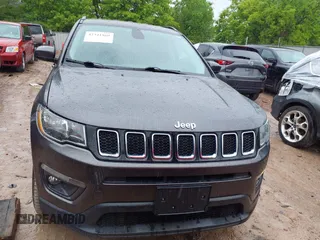 2018 Jeep Compass Latitude z VIN 3C4NJDBB0JT185244, wystawiony jako IAAI lot #42341860 z przebiegiem 64 533 mil mil oraz . Historia ofert i sprzedaży dostępna na DreamBid. Obrazek 12.
