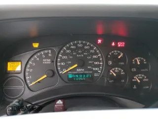 2000 GMC Yukon XL SLT with VIN 3GKFK16T0YG208158, listed as a Copart auction lot 50294335 with 112,257 mi miles and Salvage Title. Bid and sale history available at carsss.com. Image 9.