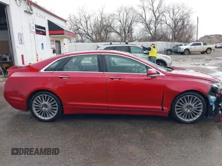 2014 Lincoln MKZ z VIN 3LN6L2J9XER806263, wystawiony jako IAAI lot #41794501 z przebiegiem 96 845 mil mil oraz . Historia ofert i sprzedaży dostępna na DreamBid. Obrazek 13.