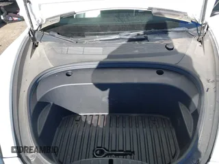 2022 Tesla Model 3 Long Range z VIN 5YJ3E1EB4NF331218, wystawiony jako IAAI lot #41827613 z przebiegiem 84 088 mil mil oraz . Historia ofert i sprzedaży dostępna na DreamBid. Obrazek 10.