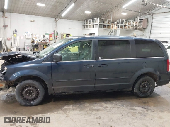 2009 Chrysler Town & Country LX with VIN 2A8HR44E79R597925, listed as a IAAI auction lot 42039180 with 226,138 mi miles. Bid and sale history available at carsss.com. Image 15.
