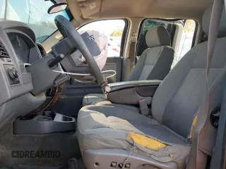 2005 Dodge Dakota SLT z VIN 1D7HW48K45S139614, wystawiony jako Copart lot #83898134 z przebiegiem 200 188 mil mil oraz Szkoda całkowita • Salvage title. Historia ofert i sprzedaży dostępna na DreamBid. Obrazek 7.
