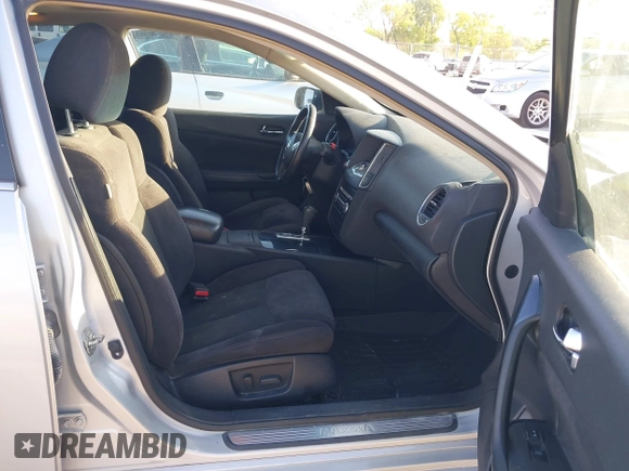 2014 Nissan Maxima S z VIN 1N4AA5AP7EC496209, wystawiony jako IAAI lot #42245578 z przebiegiem 135 000 mil mil oraz . Historia ofert i sprzedaży dostępna na DreamBid. Obrazek 5.