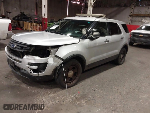 2016 Ford Police Interceptor Utility z VIN 1FM5K8AR2GGC06039, wystawiony jako IAAI lot #41640964 z przebiegiem 85 915 mil mil oraz . Historia ofert i sprzedaży dostępna na DreamBid. Obrazek 17.