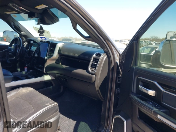 2019 Ram 2500 Laramie with VIN 3C6UR5FL7KG521132, listed as a IAAI auction lot 41806360 with 140,196 mi miles and . Bid and sale history available at DreamBid. Image 5.