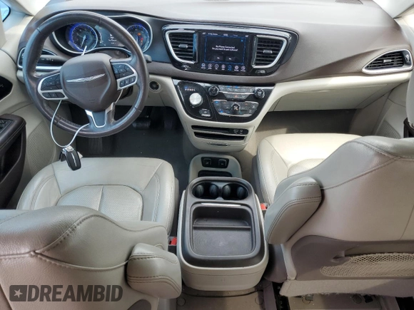 2020 Chrysler Pacifica Touring L with VIN 2C4RC1BGXLR128514, listed as a Copart auction lot 57333635 with 71,109 mi miles and Salvage title. Bid and sale history available at DreamBid. Image 8.