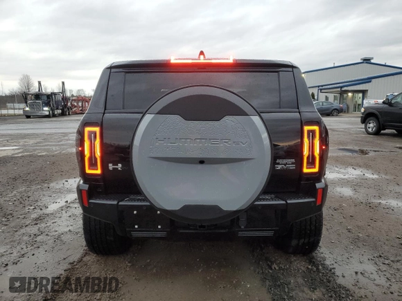 2024 GMC Hummer EV 2X z VIN 1GKB0NDE4RU104402, wystawiony jako Copart lot #50191545 z przebiegiem 15 506 mil mil oraz Szkoda całkowita • Salvage title. Historia ofert i sprzedaży dostępna na DreamBid. Obrazek 6.