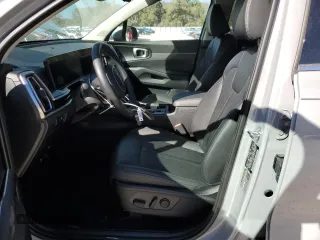 2025 Kia Sorento S z VIN 5XYRL4JCXSG324861, wystawiony jako Copart lot #47929585 z przebiegiem 8 110 mil mil oraz Szkoda całkowita • Salvage title. Historia ofert i sprzedaży dostępna na DreamBid. Obrazek 7.