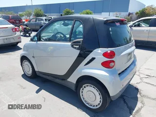 2009 Smart fortwo Pure z VIN WMEEJ31X59K325939, wystawiony jako IAAI lot #42415205 z przebiegiem 89 968 mil mil oraz . Historia ofert i sprzedaży dostępna na DreamBid. Obrazek 3.