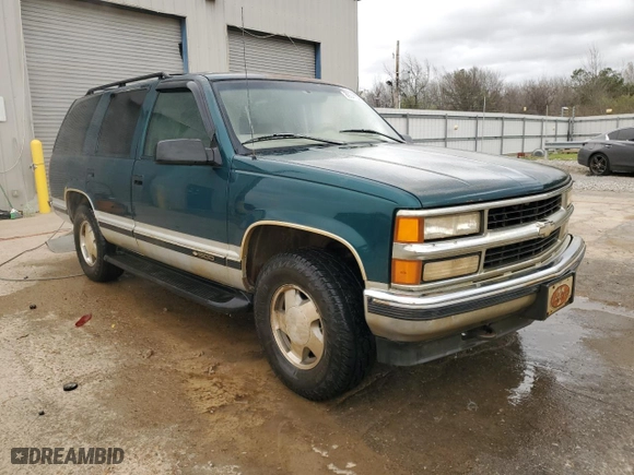 1997 Chevrolet Tahoe with VIN 1GNEK13R2VJ318355, listed as a Copart auction lot 89341095 with 303,882 mi miles and Salvage Title. Bid and sale history available at carsss.com. Image 4.