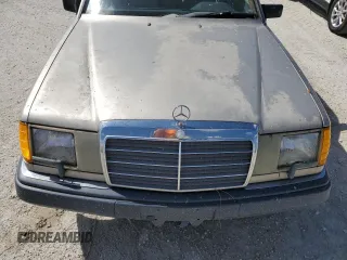 1989 Mercedes-Benz 300 с VIN WDBEA90D9KF120422, выставлен на аукционе Copart как лот 77745044 с пробегом 143 784 миль миль и На запчасти • Non repairable. История ставок и продаж доступна на DreamBid. Изображение 11.