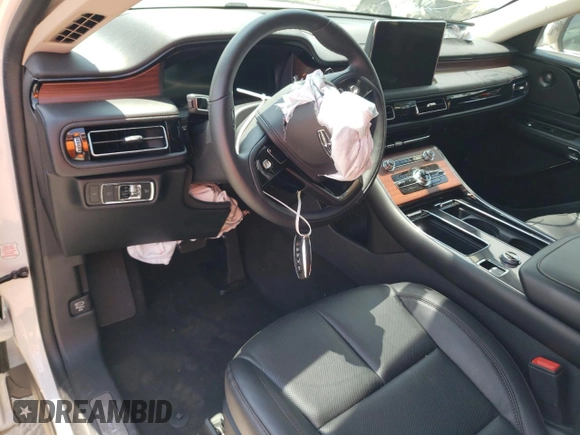 2023 Lincoln Aviator Reserve with VIN 5LM5J7WC9PGL14351, listed as a Copart auction lot 53533333 with 1,347 mi miles and Non repairable. Bid and sale history available at DreamBid. Image 8.