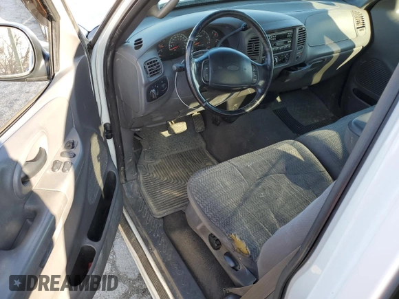 2000 Ford F-150 XL with VIN 1FTRX17L8YNB40935, listed as a Copart auction lot 86726884 with 260,636 mi miles and Salvage Title. Bid and sale history available at carsss.com. Image 8.