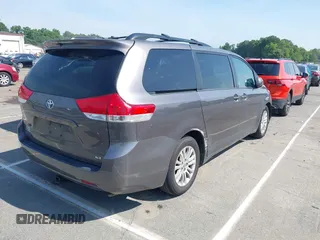 2013 Toyota Sienna XLE AAS с VIN 5TDYK3DC4DS335199, выставлен на аукционе IAAI как лот 42464627 с пробегом 163 269 миль миль и . История ставок и продаж доступна на DreamBid. Изображение 4.
