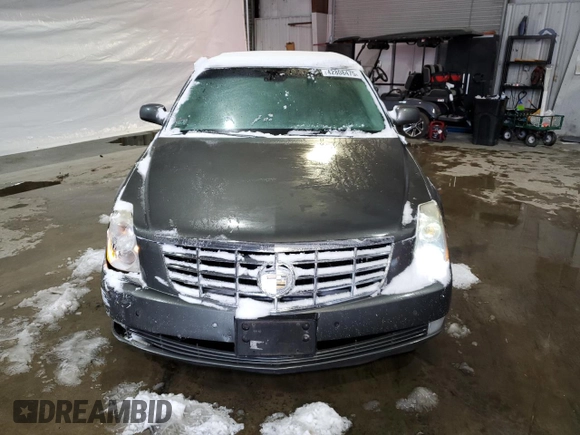 2006 Cadillac DTS 1SE with VIN 1G6KD57986U122818, listed as a Copart auction lot 42808475 with 121,155 mi miles and Clean Title. Bid and sale history available at DreamBid. Image 5.