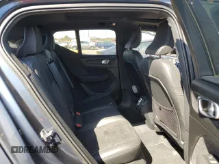 2022 Volvo XC40 R-Design with VIN YV4162UM5N2695970, listed as a Copart auction lot 50419705 with 25,664 mi miles and Salvage title. Bid and sale history available at DreamBid. Image 10.