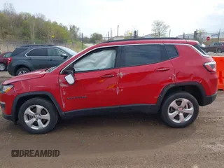 2019 Jeep Compass Latitude z VIN 3C4NJDBB6KT849953, wystawiony jako IAAI lot #42127184 z przebiegiem 47 361 mil mil oraz . Historia ofert i sprzedaży dostępna na DreamBid. Obrazek 14.