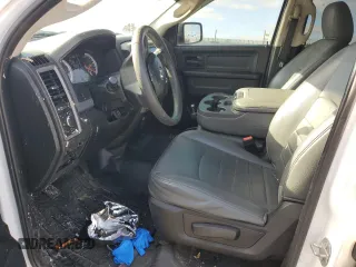 2019 Ram 1500 Tradesman z VIN 1C6RR6KG7KS521077, wystawiony jako Copart lot #83631384 z przebiegiem 79 894 mil mil oraz Szkoda całkowita • Salvage title. Historia ofert i sprzedaży dostępna na DreamBid. Obrazek 7.