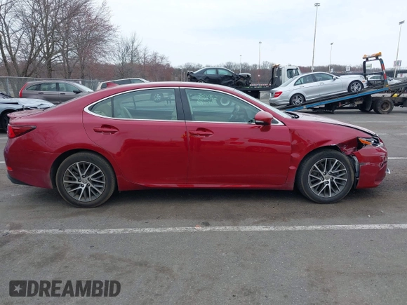 2016 Lexus ES 330 z VIN 58ABK1GG5GU024281, wystawiony jako IAAI lot #41913263 z przebiegiem 87 890 mil mil oraz . Historia ofert i sprzedaży dostępna na DreamBid. Obrazek 13.