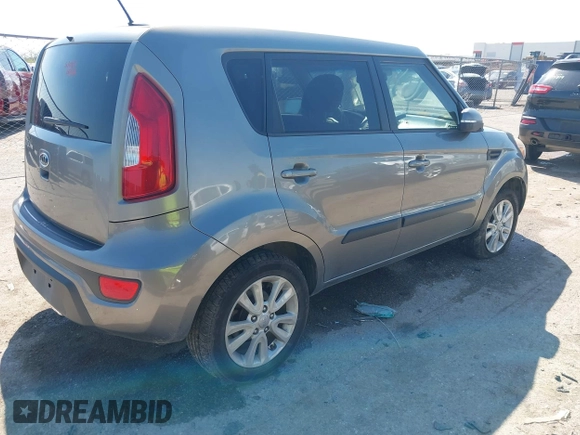 2012 Kia Soul + with VIN KNDJT2A69C7386679, listed as a IAAI auction lot 41969598 with 319,595 mi miles. Bid and sale history available at carsss.com. Image 4.