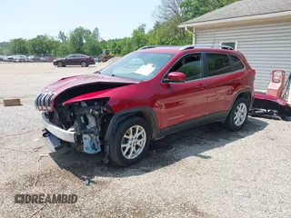 2017 Jeep Cherokee Latitude z VIN 1C4PJMCS2HW615674, wystawiony jako IAAI lot #42407282 z przebiegiem 98 185 mil mil oraz . Historia ofert i sprzedaży dostępna na DreamBid. Obrazek 20.