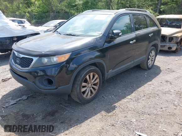 2011 Kia Sorento LX with VIN 5XYKTDA28BG157022, listed as a IAAI auction lot 42061926 with 211,826 mi miles. Bid and sale history available at carsss.com. Image 2.