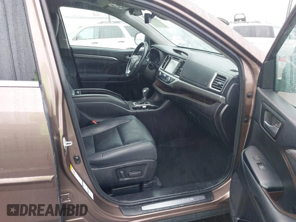 2018 Toyota Highlander Hybrid Limited with VIN 5TDDGRFH2JS039556, listed as a IAAI auction lot 41539754 with 71,924 mi miles and . Bid and sale history available at DreamBid. Image 5.