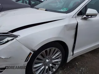 2016 Lincoln MKZ with VIN 3LN6L2J91GR620193, listed as a IAAI auction lot 41807038 with 61,235 mi miles. Bid and sale history available at carsss.com. Image 17.
