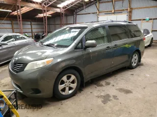 2013 Toyota Sienna L with VIN 5TDZK3DC3DS321931, listed as a Copart auction lot 52295195 with 281,061 mi miles and Clean Title. Bid and sale history available at carsss.com. Image 1.