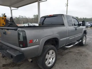2006 Chevrolet Silverado 1500 LT2 with VIN 1GCEK19BX6Z188783, listed as a IAAI auction lot 41635021 with 238,312 mi miles. Bid and sale history available at carsss.com. Image 4.