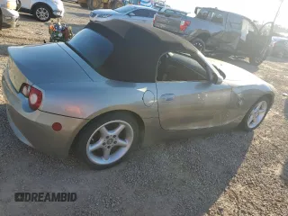 2005 BMW Z4 2.5i with VIN 4USBT33585LS54029, listed as a Copart auction lot 86951144 with 114,583 mi miles and Salvage Title. Bid and sale history available at carsss.com. Image 3.