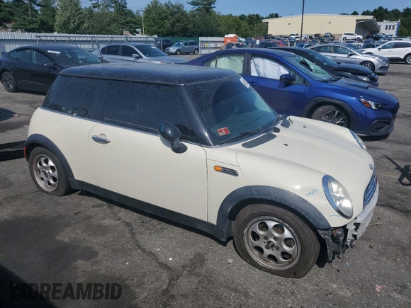 2005 MINI Hardtop with VIN WMWRC33585TK60334, listed as a Copart auction lot 65563635 with 122,758 mi miles and Clean title. Bid and sale history available at DreamBid. Image 4.