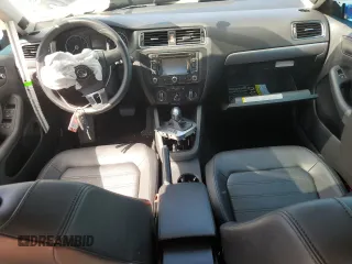 2014 Volkswagen Jetta SEL z VIN 3VWL17AJ2EM390112, wystawiony jako Copart lot #58094365 z przebiegiem Nie podano mil oraz Czysty tytuł • Clean title. Historia ofert i sprzedaży dostępna na DreamBid. Obrazek 8.