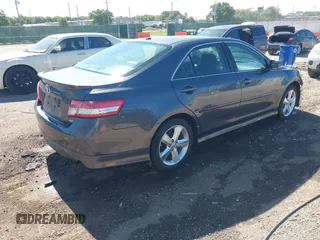 2011 Toyota Camry LE z VIN 4T1BF3EK9BU664694, wystawiony jako IAAI lot #42247007 z przebiegiem 112 306 mil mil oraz . Historia ofert i sprzedaży dostępna na DreamBid. Obrazek 4.