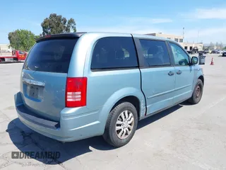 2008 Chrysler Town & Country LX with VIN 2A8HR44HX8R150286, listed as a IAAI auction lot 42040682 with 204,499 mi miles. Bid and sale history available at carsss.com. Image 6.